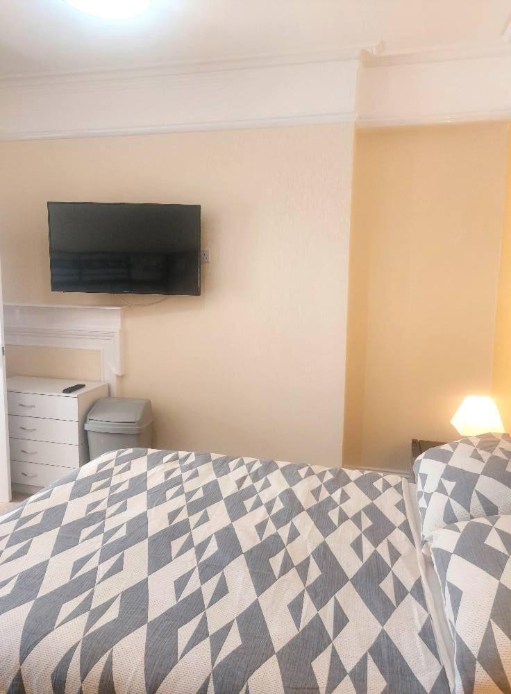 Lea Hurst B & B Борнмут Экстерьер фото